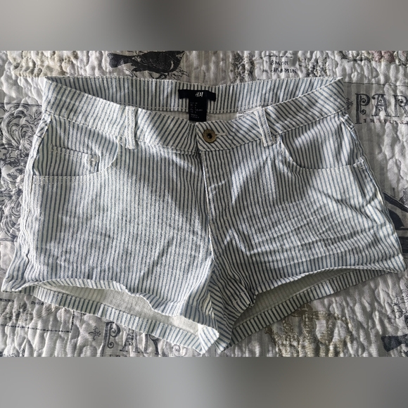 H&M - Size 6 - Blue White Striped Denim  Jean Shorts. - Picture 1 of 6